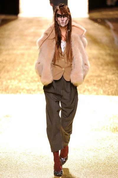 Look 2